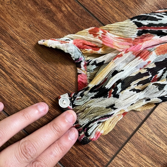 Cute top, I just never wear it - Picture 5 of 5